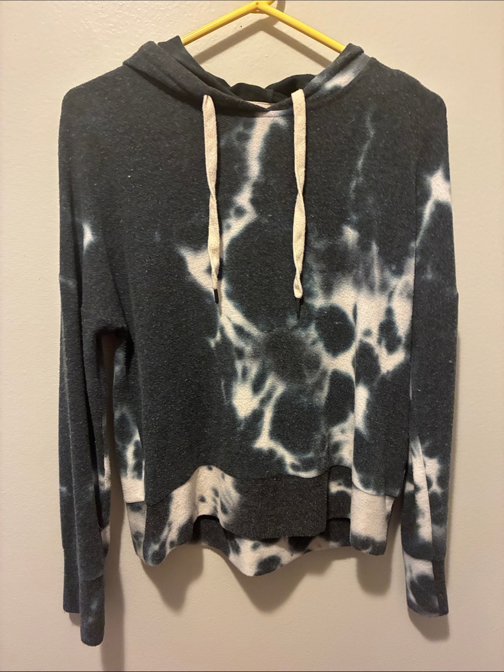 NWOT Abound Women’s Tie-Dye Hoodie sweatshirt- Charcoal & White. Medium